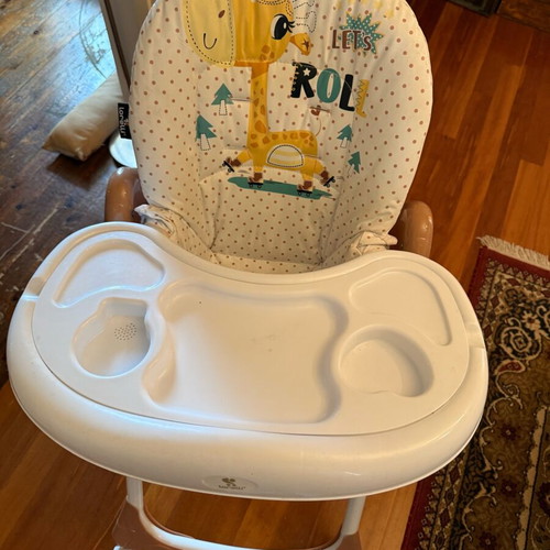 Lorelli high chair like new with removable tray and wheels