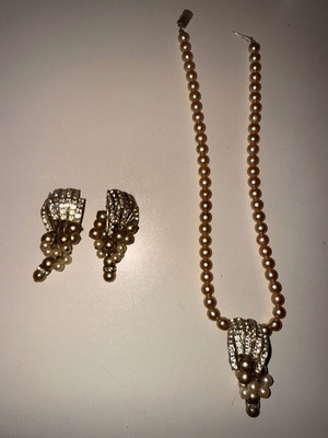 Pearl and rhinestone clip earrings and necklace set