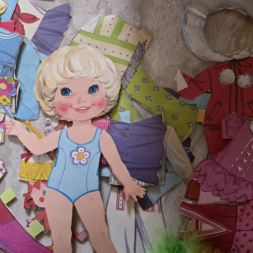 Peachy paper doll Mattel 1974 used with many accessories and clothes