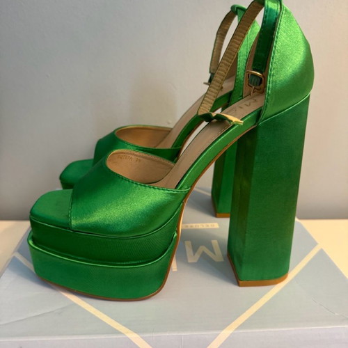Green sandals new, size 39