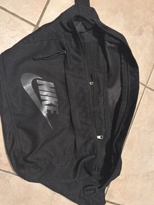 Nike Tech Crossbody 10L Black like new