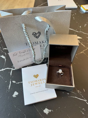 Oval solitaire ring white zircon 14K white gold like new