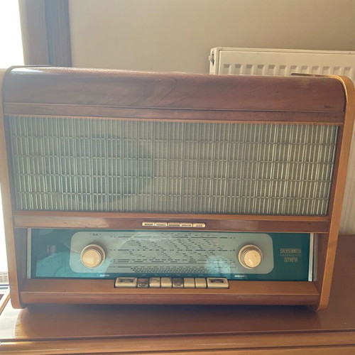 Slavic radio used with 45 rpm turntable