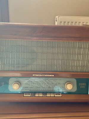 Slavic radio used with 45 rpm turntable