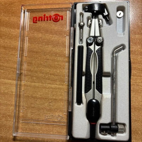 Compass set like new with adjustable tip