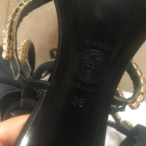 Γόβες Versace μαύρες νούμερο 38 καινούργιες