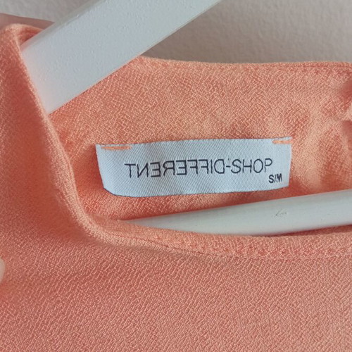 Peach dress like new, midi with side slits and back button