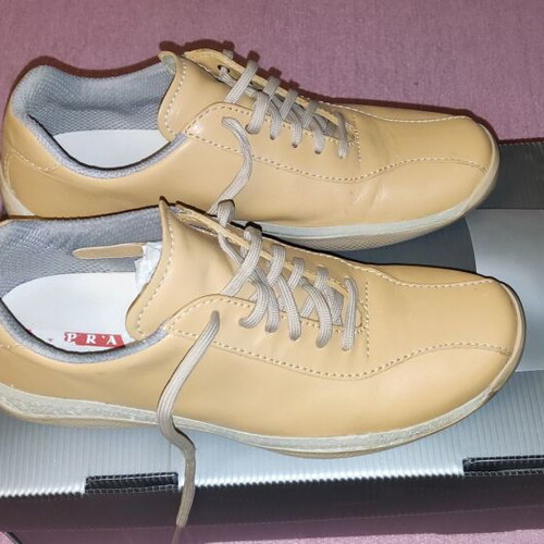 Prada leather shoes No 42 like new, beige loafers