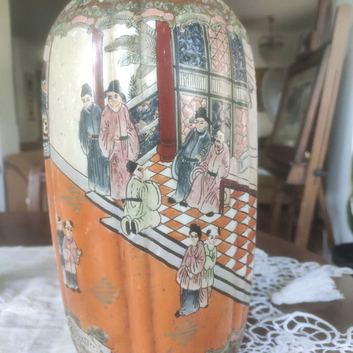 Chinese vase used with lid, height 38 cm, diameter 16 cm