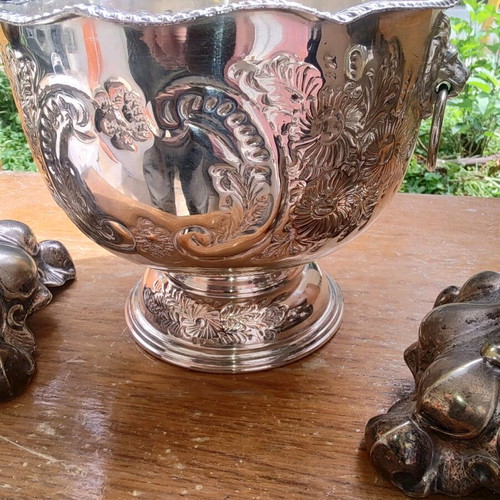 Table set with bowl and two antique silver-plated candlesticks like new