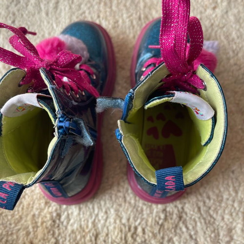 Agatha Ruiz De La Prada children's boots used, blue glitter with pink laces