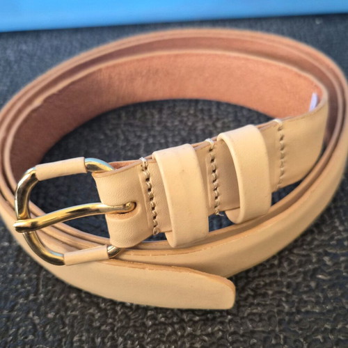 Leather belt beige with gold buckle size L like new