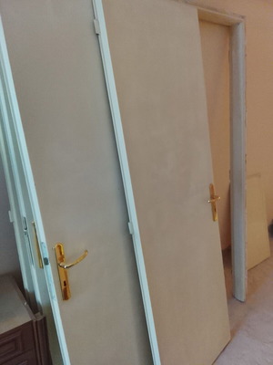 Wooden doors used, set of 7 with handles