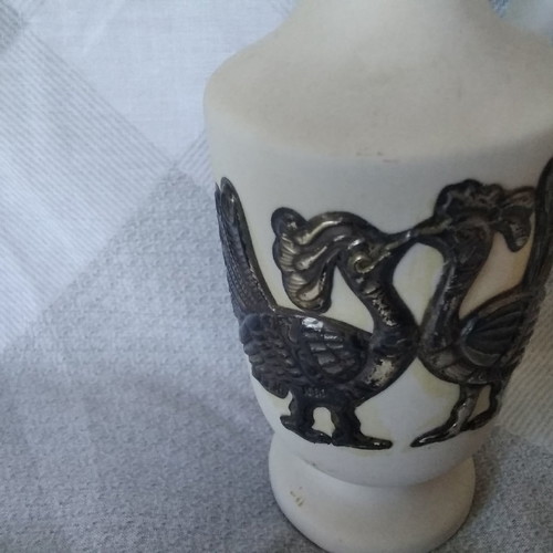 Amphora kanataki used with two silver peacocks, 16 cm height