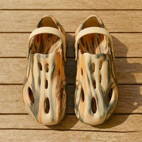 Unisex streetwear slippers with abstract marble design, size 38