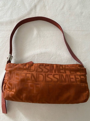 Τσαντάκι ώμου Fendissime by Fendi σαν καινούργιο, καφέ με δερμάτινες λεπτομέρειες