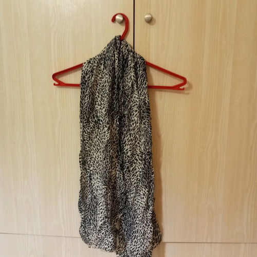 Scarves like new, set of 2 pieces
