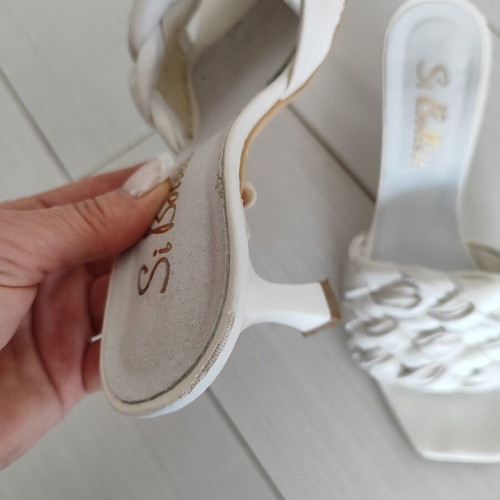 Si Bolleti white sandals like new, size 38 (fits 37)