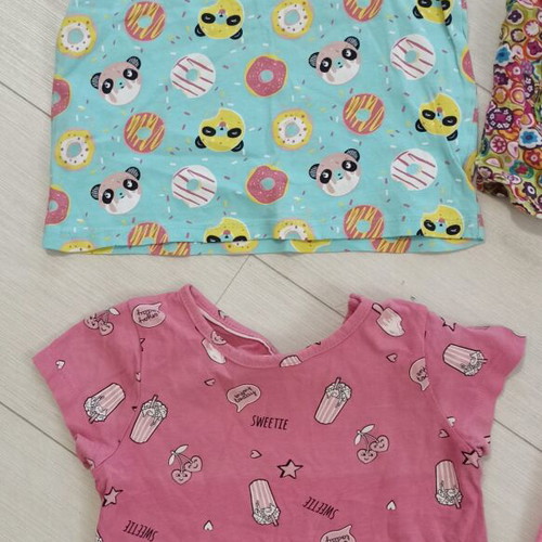 Baby clothing set like new, includes bikini, shirts, shorts up to 2 years