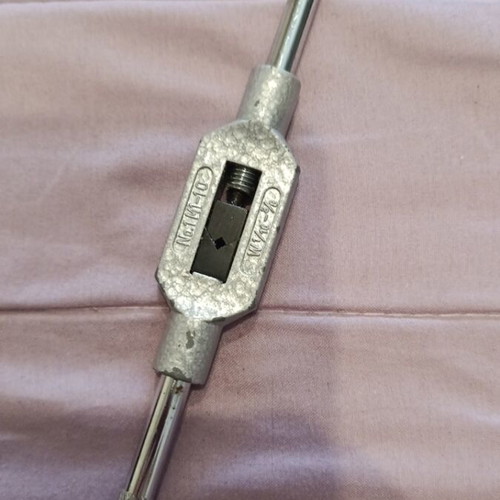 Colaouzon Handle Tool used