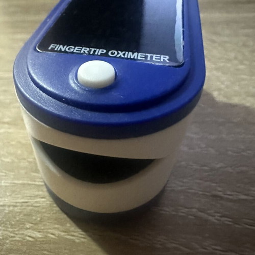 Digital fingertip pulse oximeter for oxygen and pulse measurement