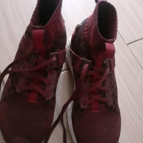 Puma athletic shoes like new, burgundy