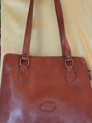 Maxon women's leather shoulder bag like new, tan color