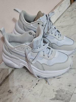 Puma white sneakers with grey and ciel details like new, size 40