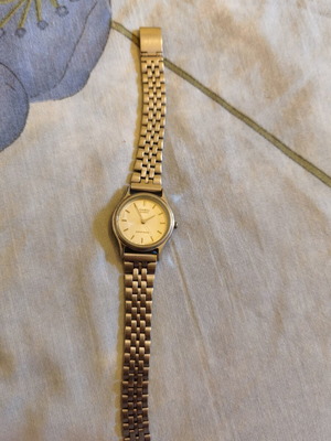 Casio LQ-399 Vintage Women's Watch used, silver, quartz, water resistant
