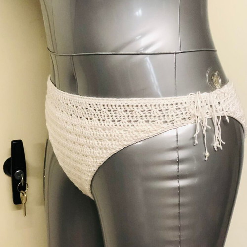 Knitted bikini bottom new, size S/M, white