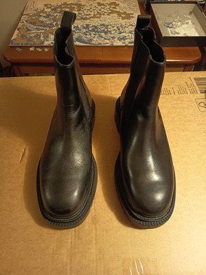 Chelsea boots leather size 43 like new, black