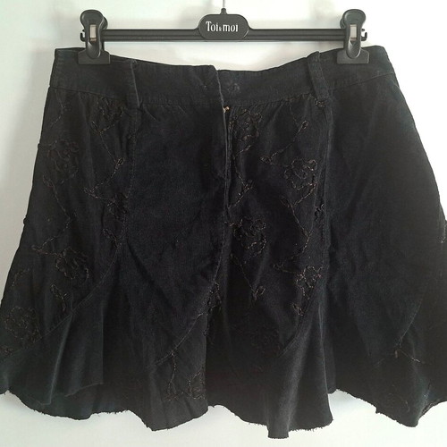 Corduroy skirt with embroidery, size Large, black