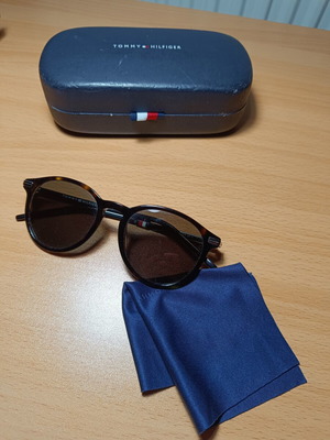 Tommy Hilfiger καφέ κοκκάλινα γυαλιά ηλίου σαν καινούργια