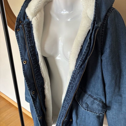 Di&A denim coat size M like new with inner fur and hood