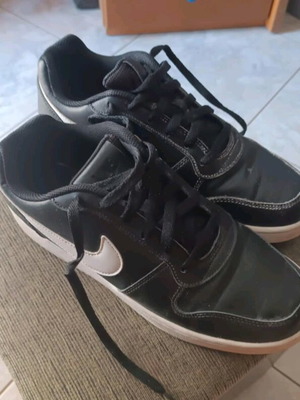 Nike Ebernon Low употребявани обувки номер 42