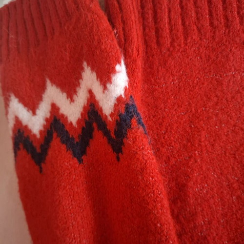 Pullover red size L like new, warm