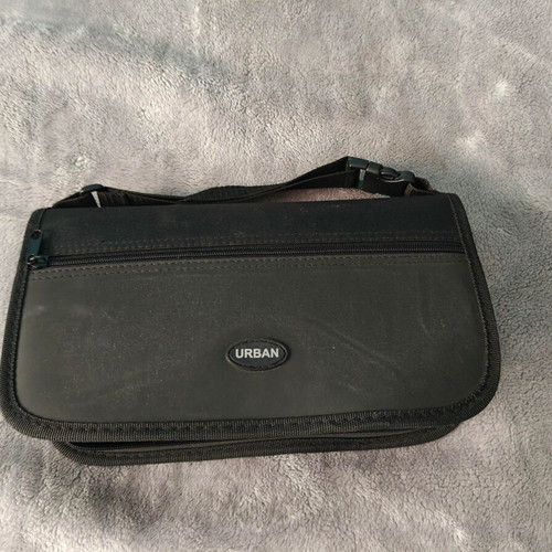 CD/DVD carrying case like new