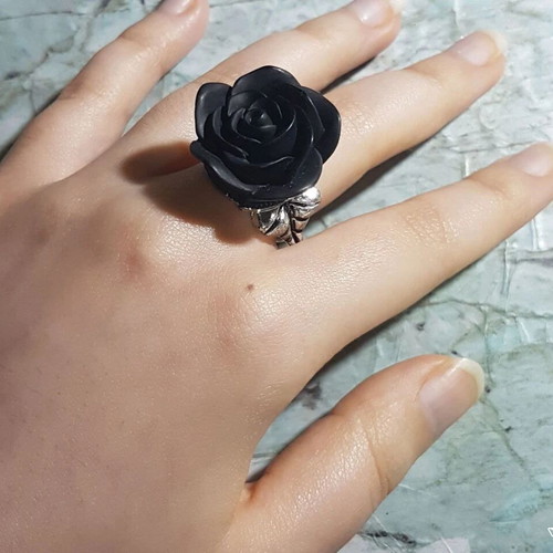 Black rose ring like new