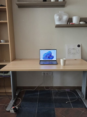 Professional Work Desk used with wood-look melamine surface and metal base