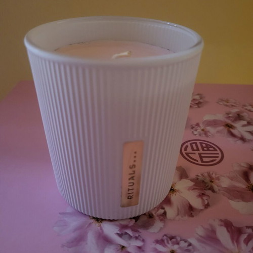 The Ritual of Sakura Scented Candle 140g new