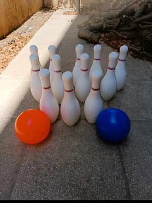 Children's bowling for indoor and outdoor use, twelve pins and two balls