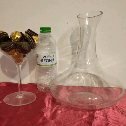 Wine carafe like new, set of 2 pieces
