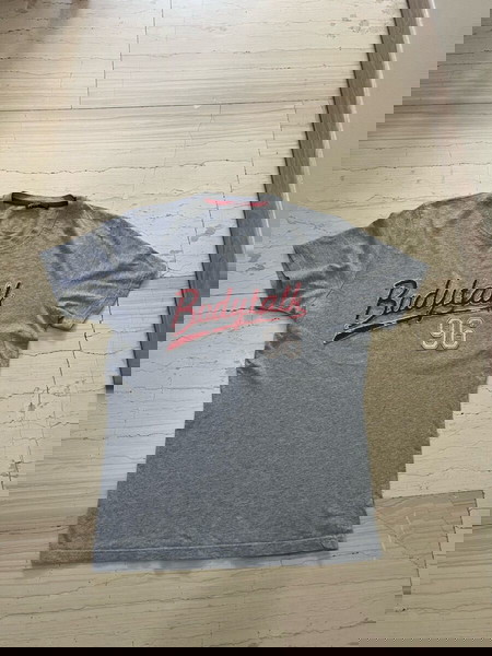 T-shirt body talk