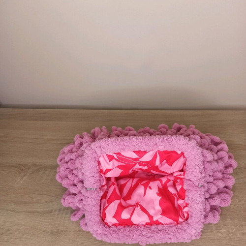 Puffy bag handmade pink with 18 cm frame and lining