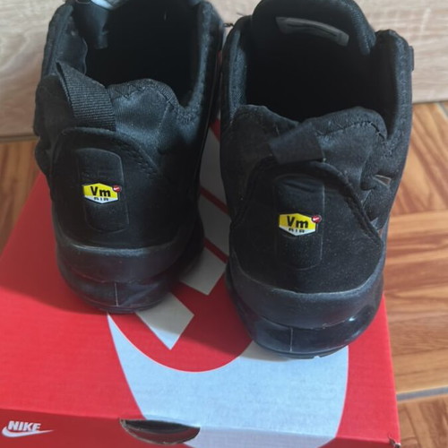 Nike Vapor Max Plus sneakers used, size 41, black, with box and laces