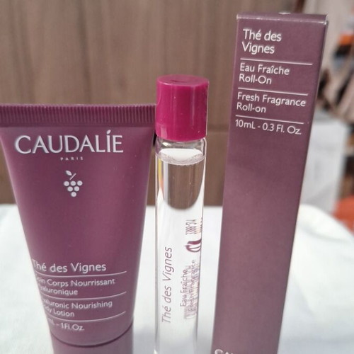 Caudalie Thé des Vignes gift set with body lotion and eau fresh roll-on