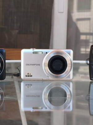 Olympus VG-150 and FE-26 digital cameras like new, set of 3