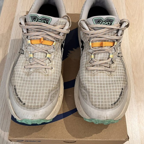 Asics Trabuco Max 3 Trail Shoes like new, size 44.5, max cushioning
