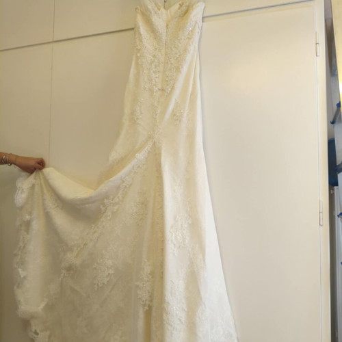 Ronda wedding dress by Pronovias like new, size Small, ivory