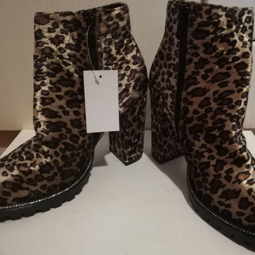 Leopard ankle boots new, size 38, with thick high heel